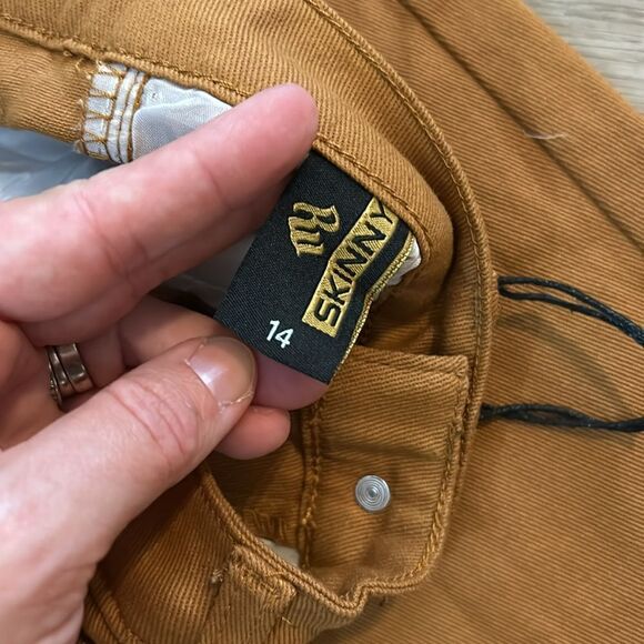 NWT ROCAWEAR BOYS TAN SKINNY JEANS SIZE 14 - Picture 3 of 6